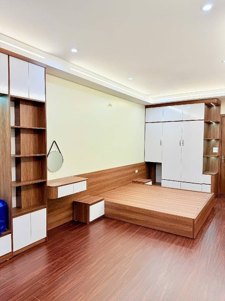 Bán nhà Đường Láng - diện tích 45.2m2 7 tầng - Ô TÔ VÀO NHÀ - giá 19,5 tỷ