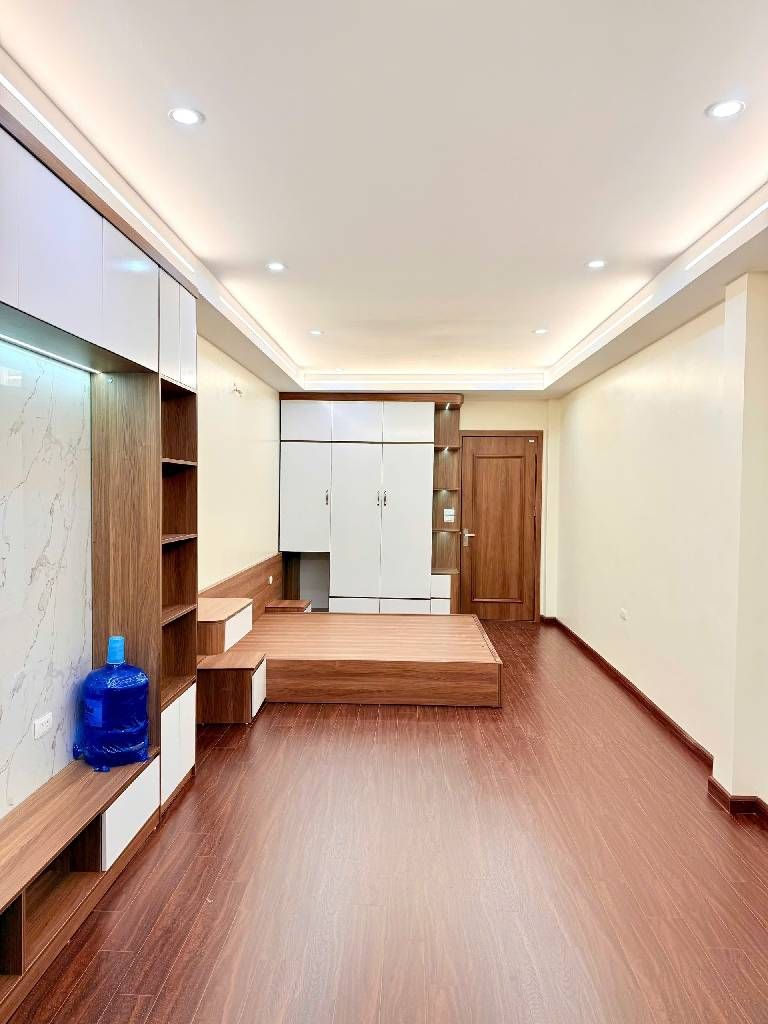 Bán nhà Đường Láng - diện tích 45.2m2 7 tầng - Ô TÔ VÀO NHÀ - giá 19,5 tỷ