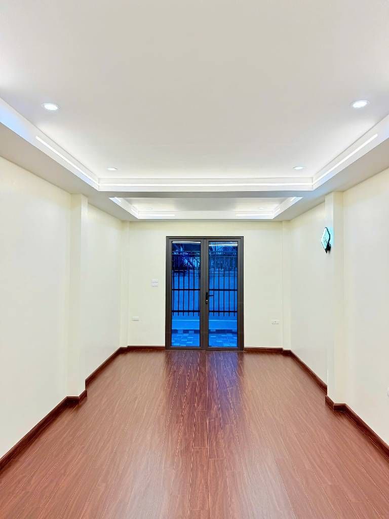 Bán nhà Đường Láng - diện tích 45.2m2 7 tầng - Ô TÔ VÀO NHÀ - giá 19,5 tỷ