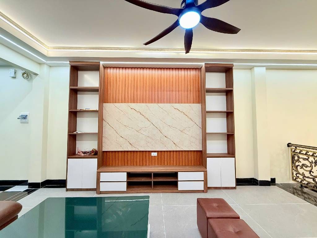 Bán nhà Đường Láng - diện tích 45.2m2 7 tầng - Ô TÔ VÀO NHÀ - giá 19,5 tỷ