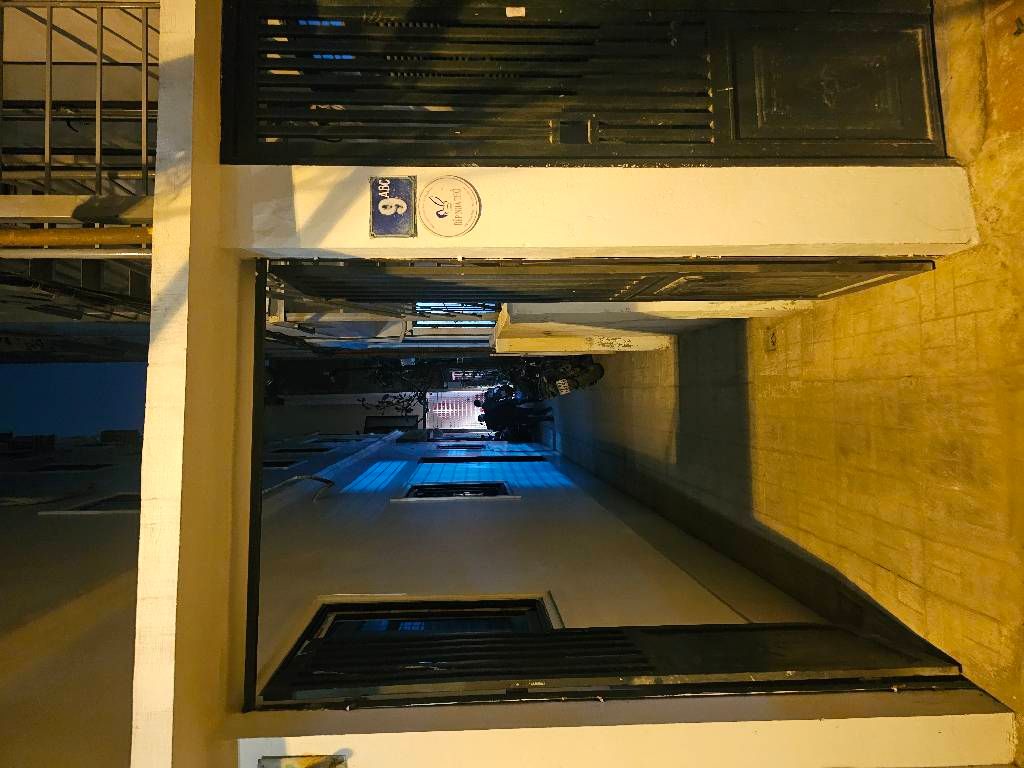 Bán nhà Lĩnh Nam - diện tích 79m2 3 tầng - Nhà đẹp kiến trúc sư thiết kế - giá 23,5 tỷ