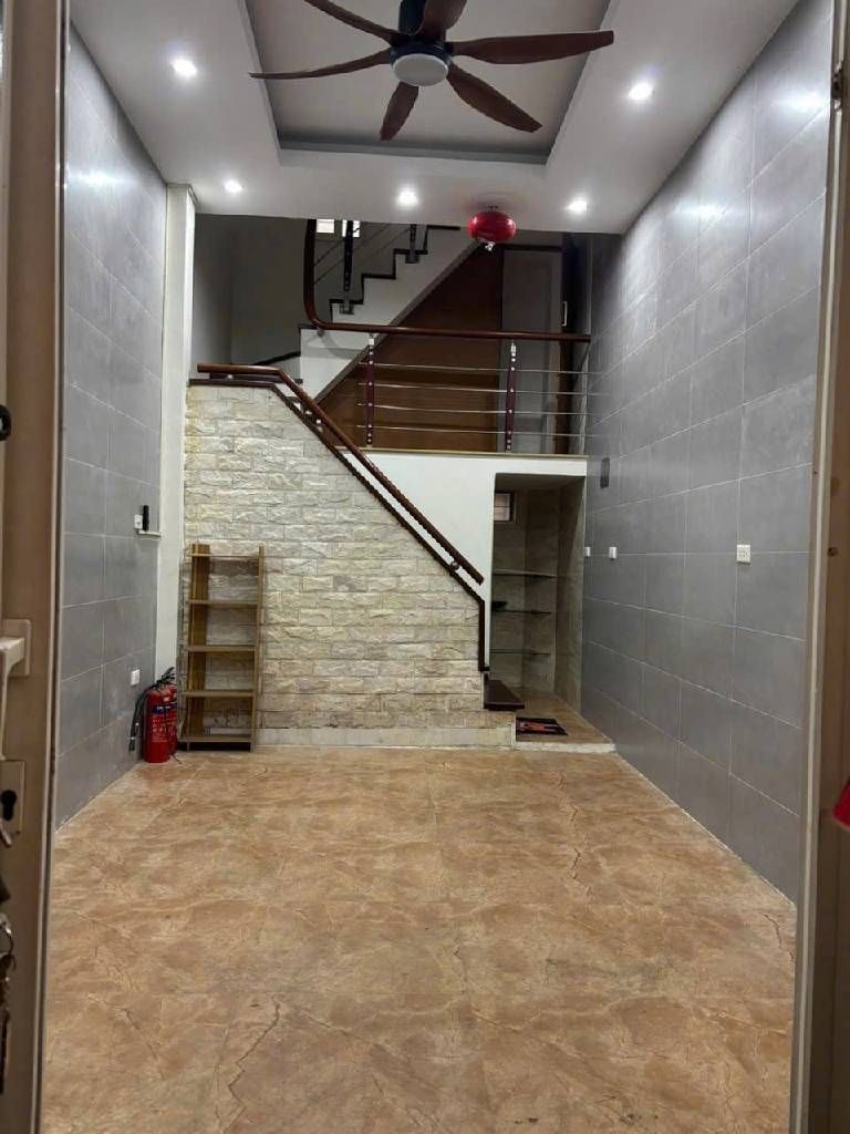 Bán nhà Thịnh Hào - diện tích 21m2 5 tầng - Nhà đẹp, khung cột chắc chắn - giá 7,35 tỷ