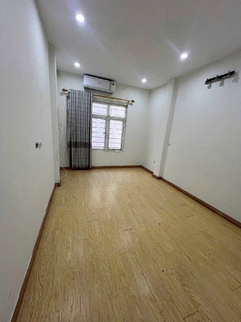 Bán nhà Thịnh Hào - diện tích 21m2 5 tầng - Nhà đẹp, khung cột chắc chắn - giá 7,35 tỷ