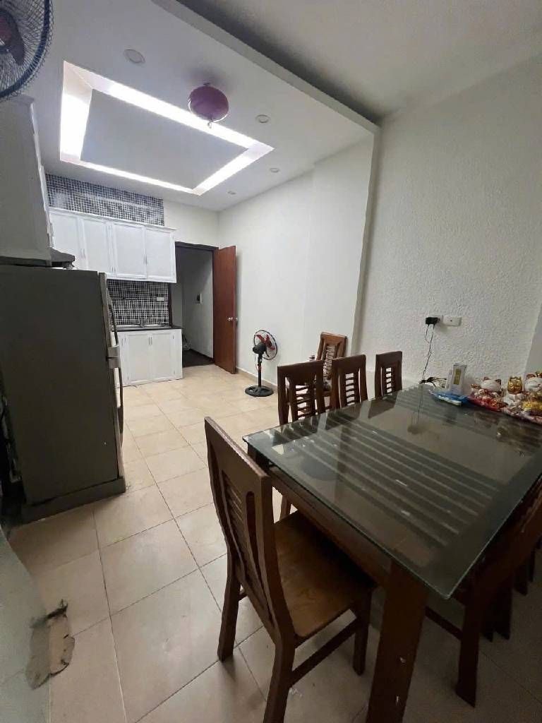 Bán nhà Thịnh Hào - diện tích 21m2 5 tầng - Nhà đẹp, khung cột chắc chắn - giá 7,35 tỷ