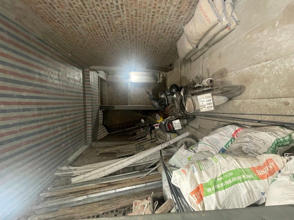 Bán nhà Hồng Mai - diện tích 29m2 7 tầng - Ô TÔ NGỦ TRONG NHÀ - giá 15,5 tỷ