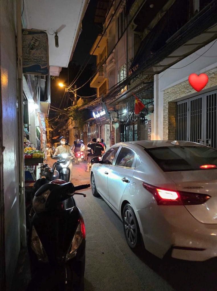 Bán nhà Cự Lộc - diện tích 26,8m2 3 tầng - Ô tô qua nhà - giá 9 tỷ