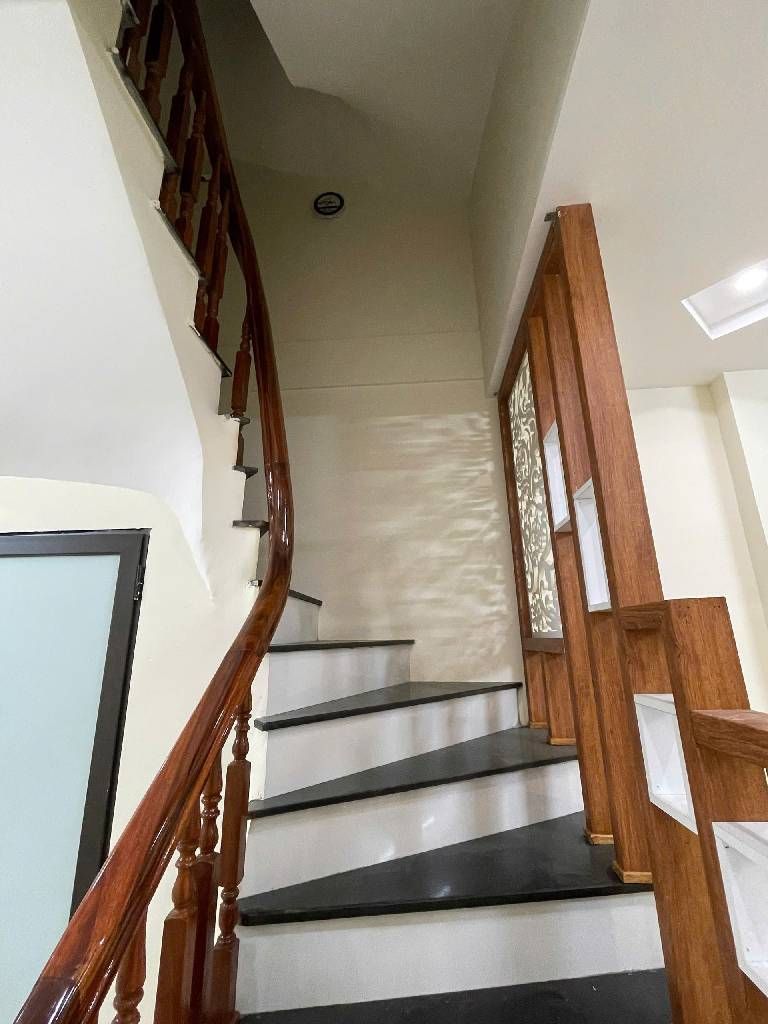 Bán nhà Kim Ngưu - diện tích 42m2 5 tầng - Nhà đẹp xây KCBT chắc chắn - giá 12,5 tỷ