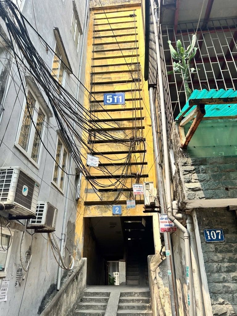 Bán nhà Nguyễn Chí Thanh - diện tích 40.5m2 3 tầng - Căn góc 2 thoáng - giá 6,05 tỷ