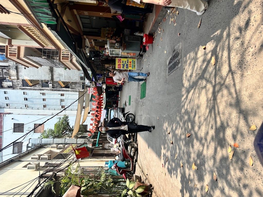 Bán nhà Nguyễn Chí Thanh - diện tích 29m2 4 tầng - Ô TÔ ĐỖ CỬA - giá 12,6 tỷ