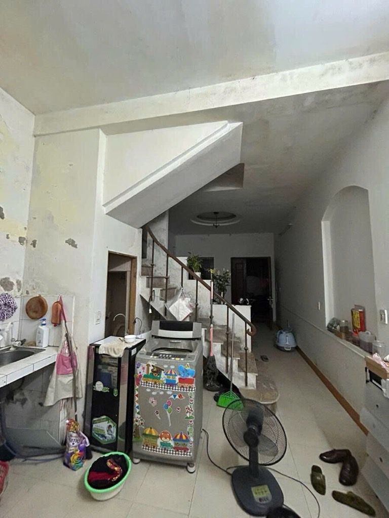 Bán nhà Định Công Thượng - diện tích 42m2 3 tầng - Sổ đỏ vuông đẹp nở hậu - giá 9,9 tỷ