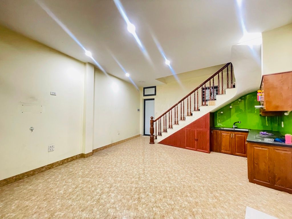 Bán nhà La Thành - diện tích 41,5m2 5 tầng - CỰC VIP ĐỐNG ĐA - NHÀ ĐẸP DÂN XÂY Ở NGAY - giá 17,5 tỷ