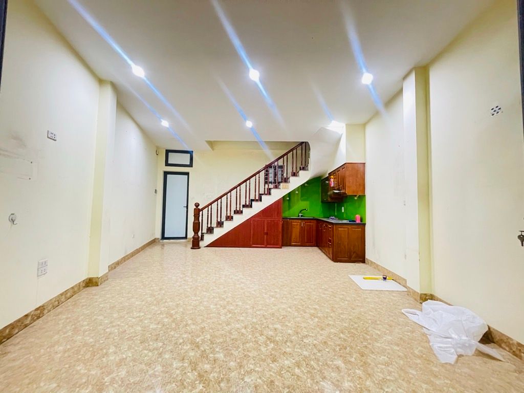 Bán nhà La Thành - diện tích 41,5m2 5 tầng - CỰC VIP ĐỐNG ĐA - NHÀ ĐẸP DÂN XÂY Ở NGAY - giá 17,5 tỷ