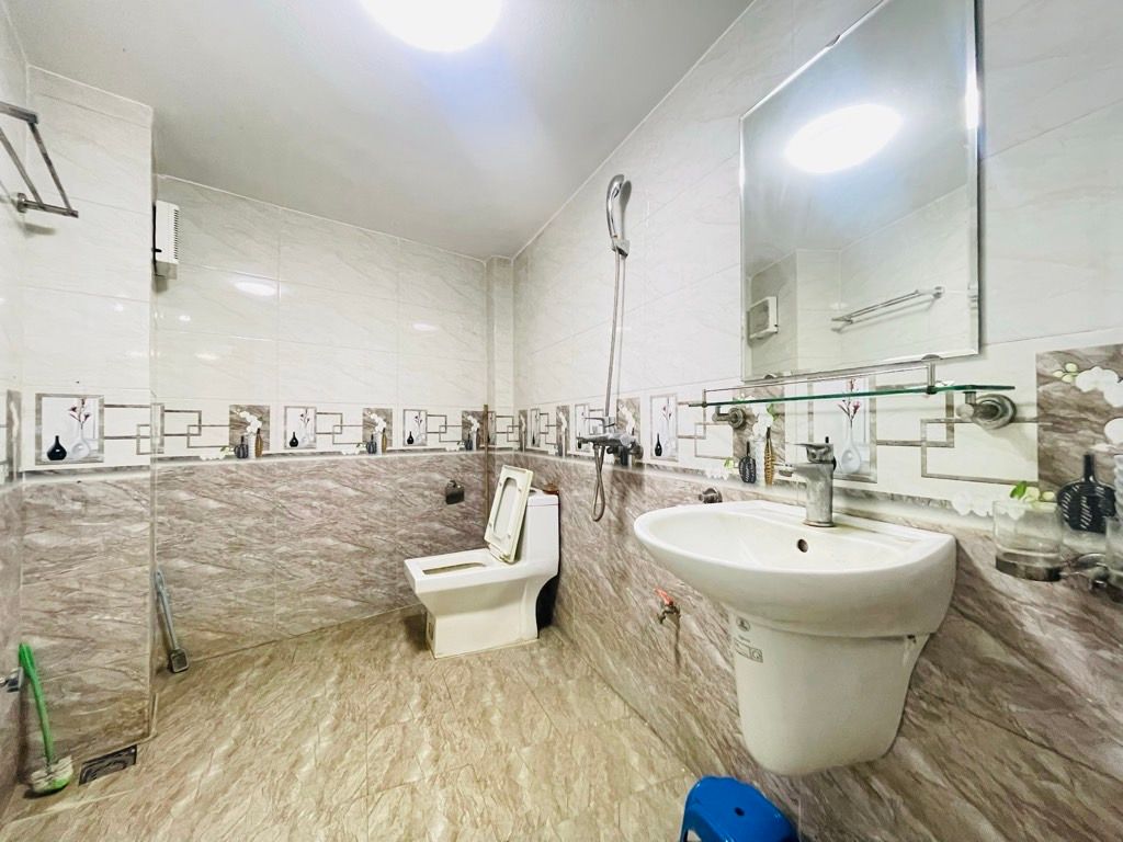 Bán nhà La Thành - diện tích 41,5m2 5 tầng - CỰC VIP ĐỐNG ĐA - NHÀ ĐẸP DÂN XÂY Ở NGAY - giá 17,5 tỷ