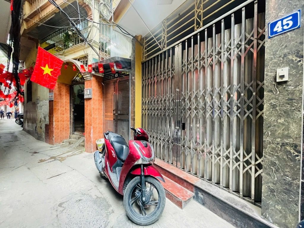 Bán nhà La Thành - diện tích 41,5m2 5 tầng - CỰC VIP ĐỐNG ĐA - NHÀ ĐẸP DÂN XÂY Ở NGAY - giá 17,5 tỷ