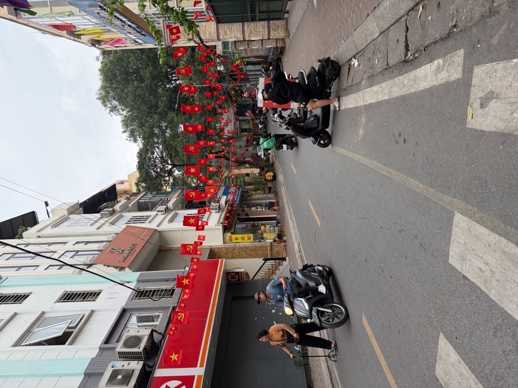 Bán nhà Cảm Hội - diện tích 48.9m2 2 tầng - cách ô tô 10 mét - giá 9,8 tỷ