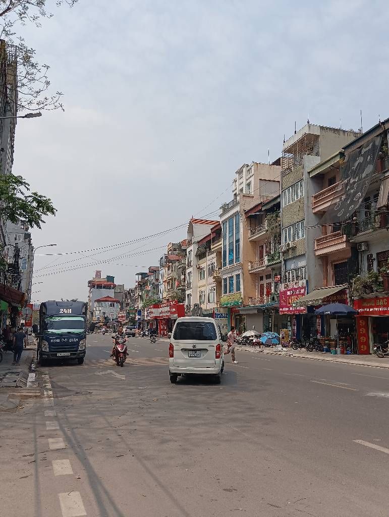 Bán nhà Ngọc Hồi - diện tích 27m2 1 tầng - ô tô tránh - giá 4,2 tỷ