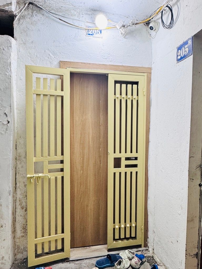 Bán nhà Bạch Mai - diện tích 22,1m2 2 tầng - ô tô tránh - giá 3,8 tỷ