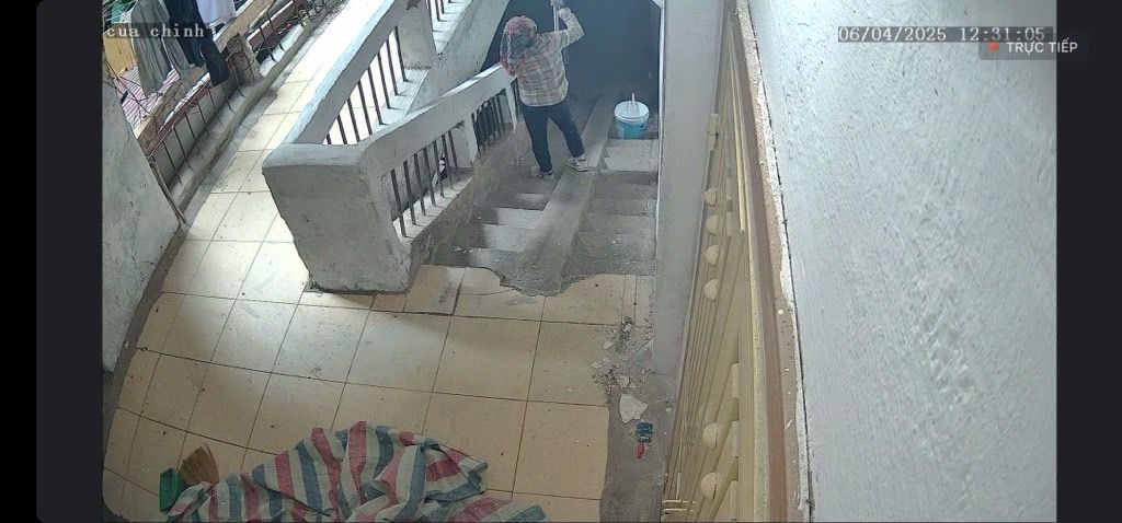 Bán nhà Bạch Mai - diện tích 22,1m2 2 tầng - ô tô tránh - giá 3,8 tỷ