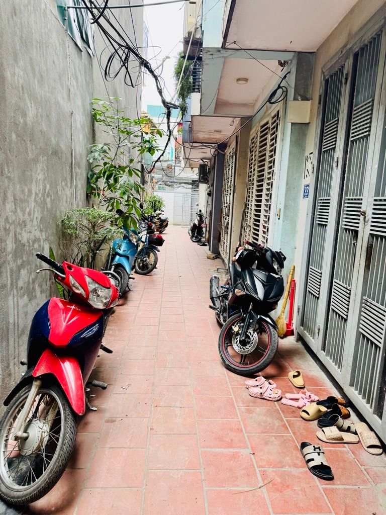 Bán nhà Lĩnh Nam - diện tích 29,5m2 2 tầng - Căn Góc Thoáng Sáng - giá 3,2 tỷ