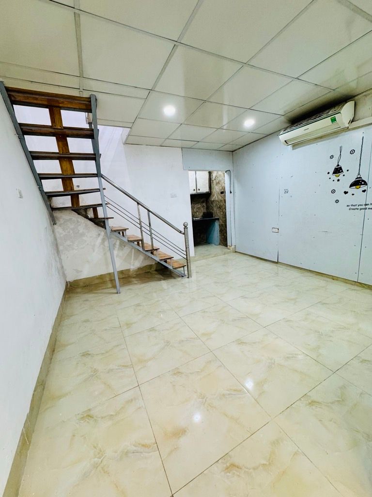 Bán nhà Lĩnh Nam - diện tích 29,5m2 2 tầng - Căn Góc Thoáng Sáng - giá 3,2 tỷ