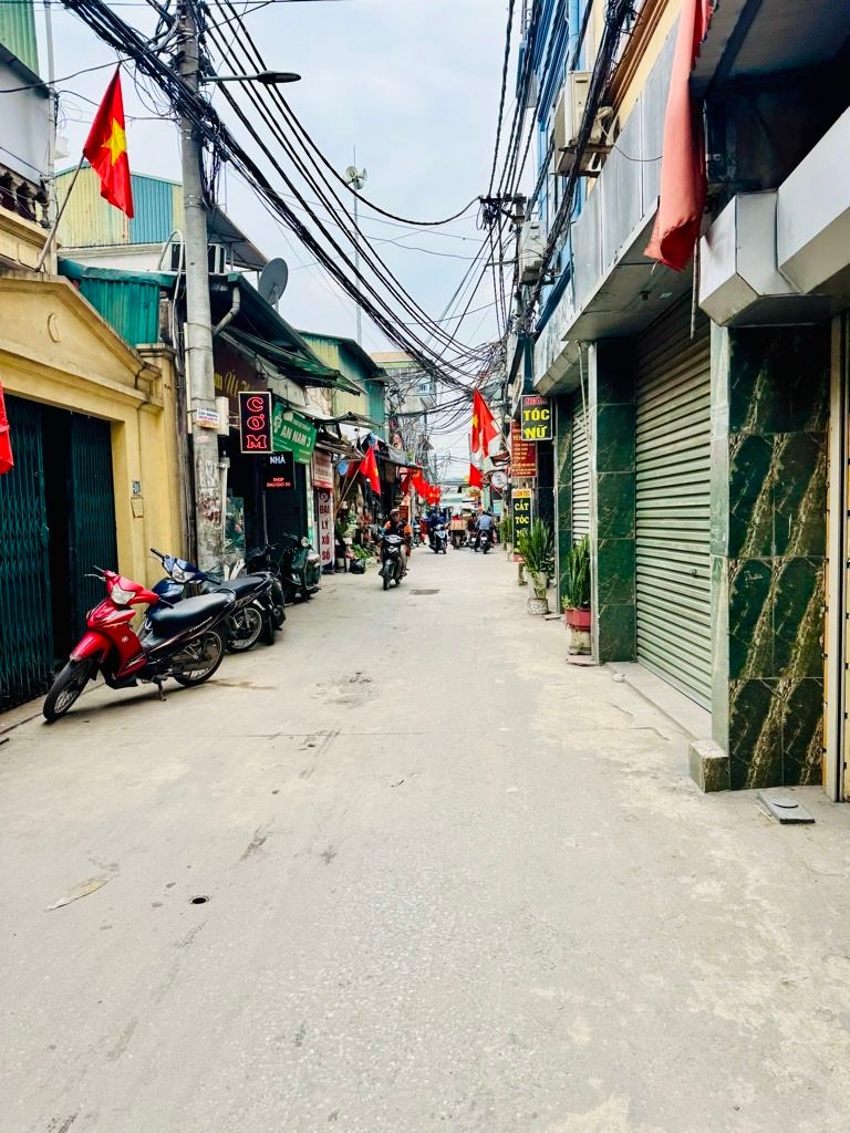 Bán nhà Lĩnh Nam - diện tích 29,5m2 2 tầng - Căn Góc Thoáng Sáng - giá 3,2 tỷ