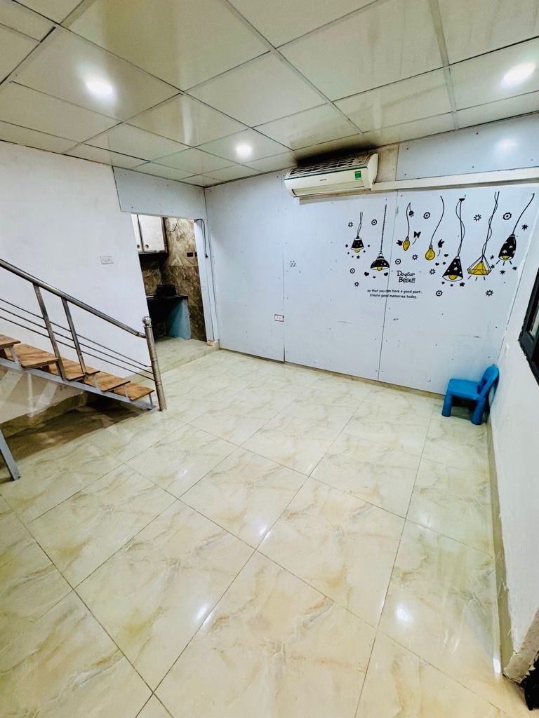 Bán nhà Lĩnh Nam - diện tích 29,5m2 2 tầng - Căn Góc Thoáng Sáng - giá 3,2 tỷ