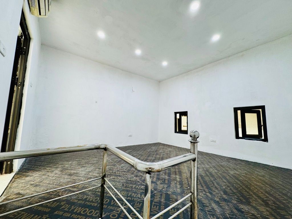 Bán nhà Lĩnh Nam - diện tích 29,5m2 2 tầng - Căn Góc Thoáng Sáng - giá 3,2 tỷ