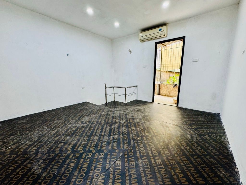 Bán nhà Lĩnh Nam - diện tích 29,5m2 2 tầng - Căn Góc Thoáng Sáng - giá 3,2 tỷ