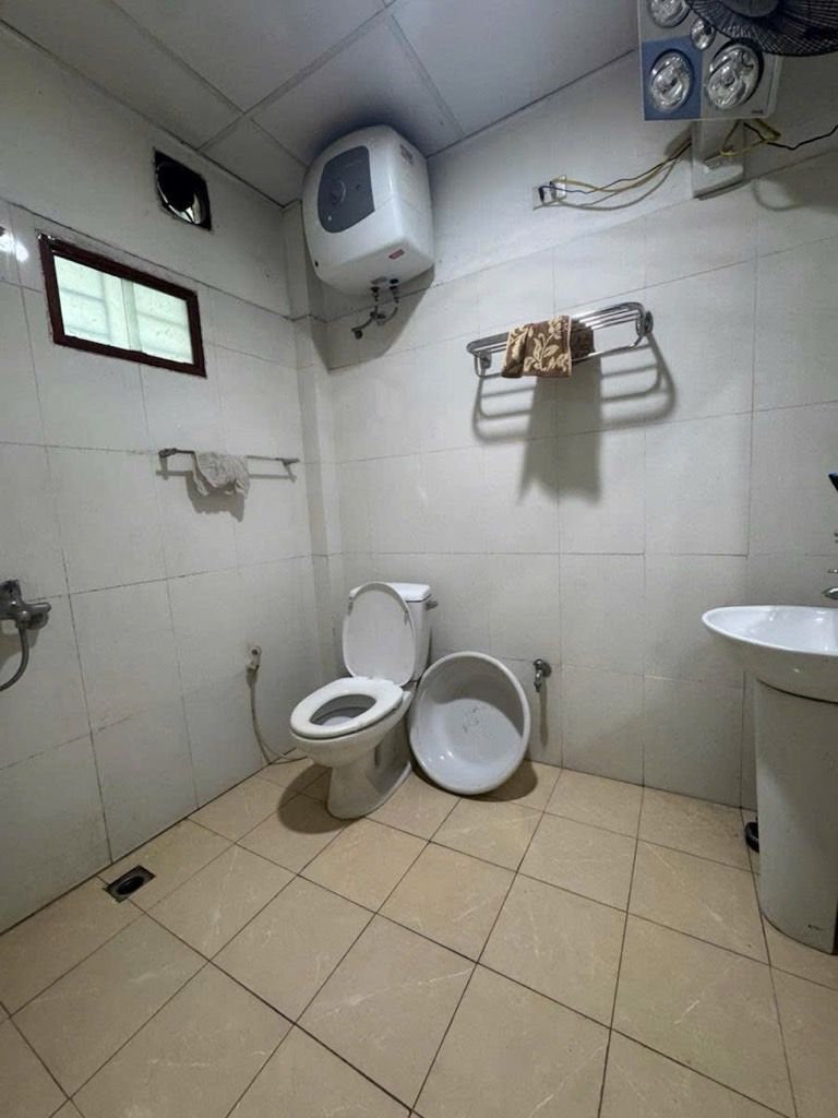 Bán nhà Nguyễn Đức Cảnh - diện tích 48.1m2 2 tầng - Nhà mặt phố, ô tô đỗ cửa - giá 4,5 tỷ