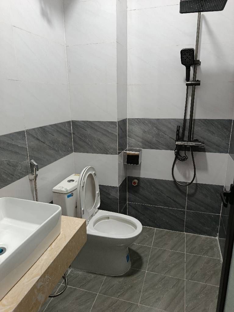 Bán nhà Nguyễn Khoái - diện tích 30,9m2 5 tầng - ô tô đỗ cổng - giá 7,25 tỷ