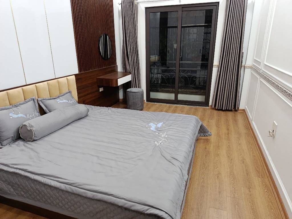 Bán nhà Nguyễn Khoái - diện tích 30,9m2 5 tầng - ô tô đỗ cổng - giá 7,25 tỷ