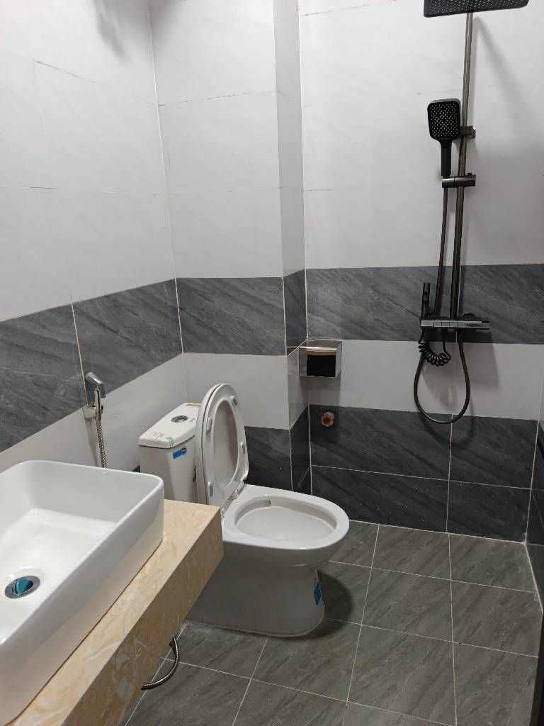 Bán nhà Nguyễn Khoái - diện tích 30,9m2 5 tầng - ô tô đỗ cổng - giá 7,25 tỷ