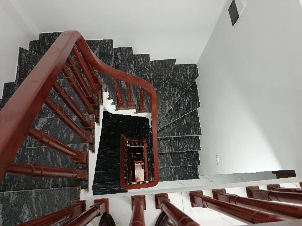 Bán nhà Nguyễn Khoái - diện tích 30,9m2 5 tầng - ô tô đỗ cổng - giá 7,25 tỷ