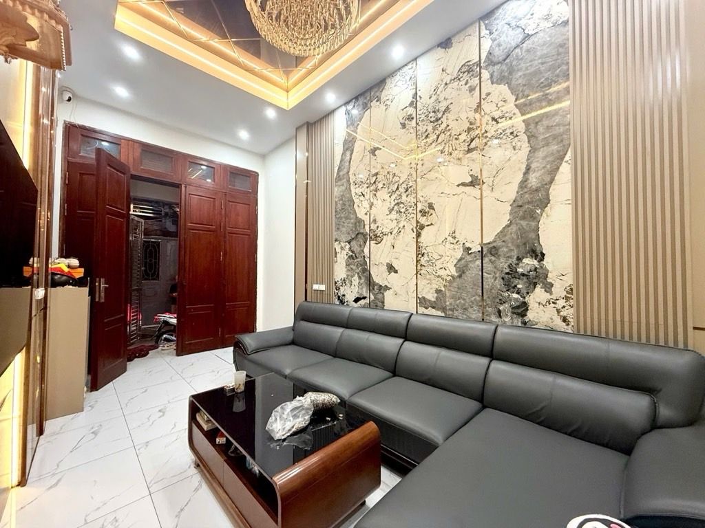 Bán nhà LA THÀNH - diện tích 64m2 5 tầng - Ô TÔ ĐỖ CỬA - giá 17,9 tỷ