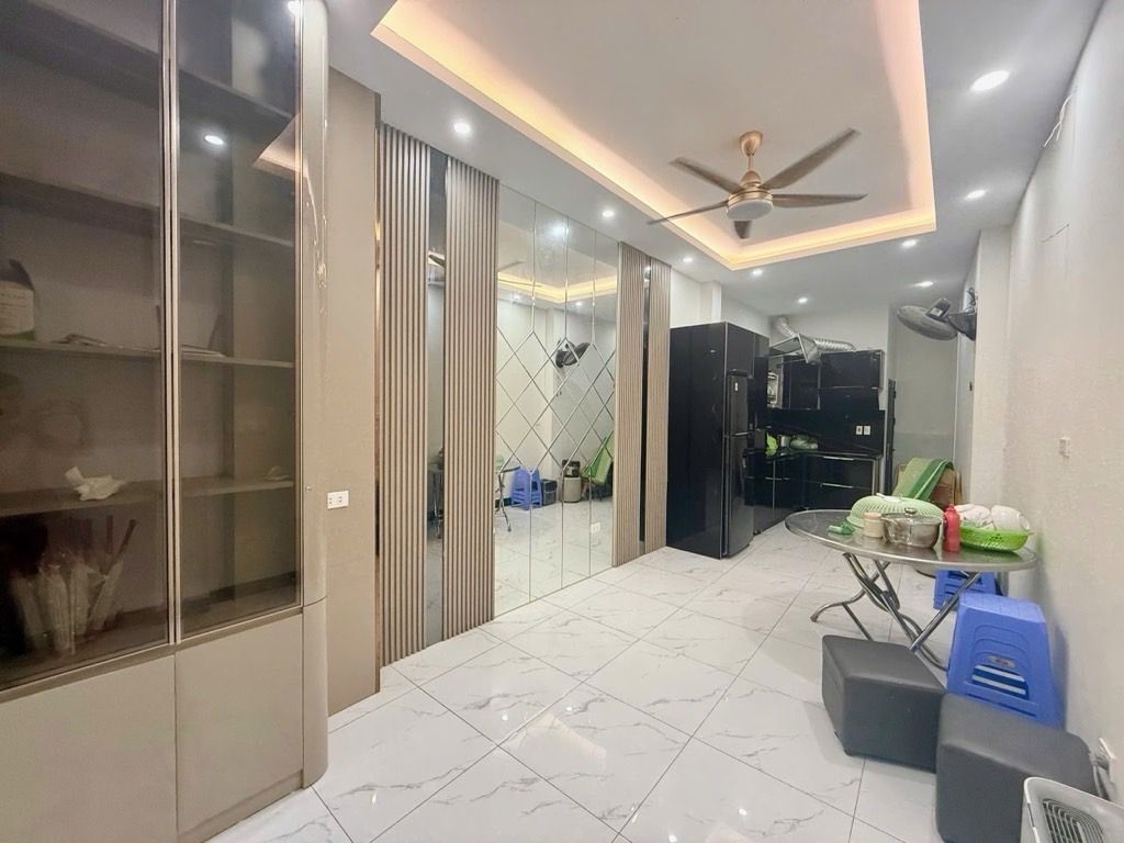 Bán nhà LA THÀNH - diện tích 64m2 5 tầng - Ô TÔ ĐỖ CỬA - giá 17,9 tỷ