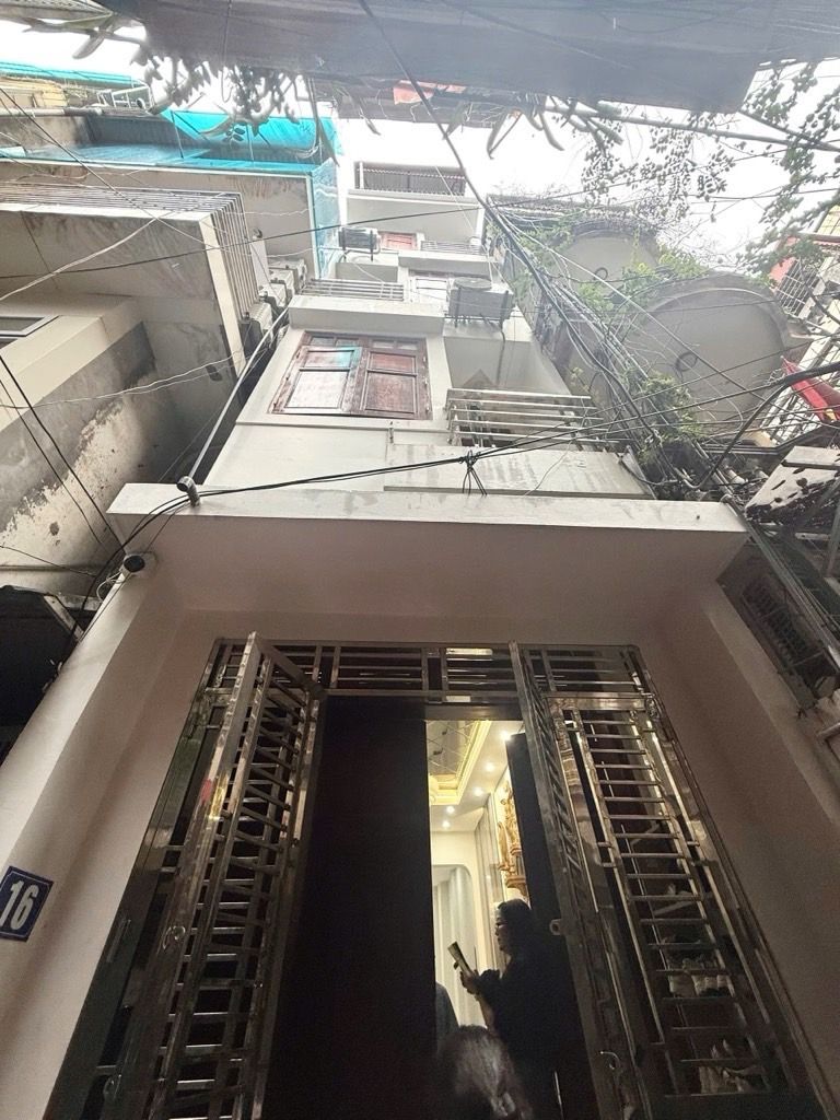 Bán nhà LA THÀNH - diện tích 64m2 5 tầng - Ô TÔ ĐỖ CỬA - giá 17,9 tỷ