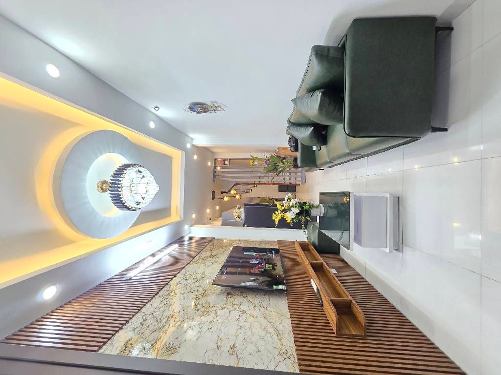 Bán nhà Tôn Thất Tùng - diện tích 63,8m2 5 tầng - SIÊU PHẨM HIẾM - giá 8,2 tỷ