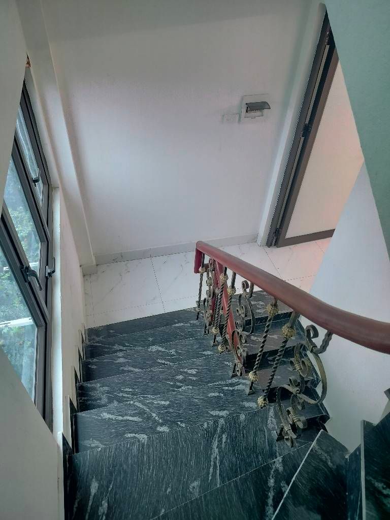 Bán nhà Nguyễn Xiển - diện tích 41.5m2 4 tầng - Ngõ to đẹp, gần phố - giá 4 tỷ