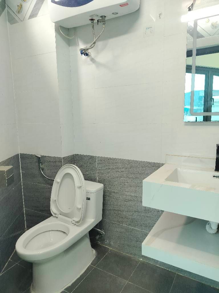 Bán nhà Nguyễn Xiển - diện tích 41.5m2 4 tầng - Ngõ to đẹp, gần phố - giá 4 tỷ