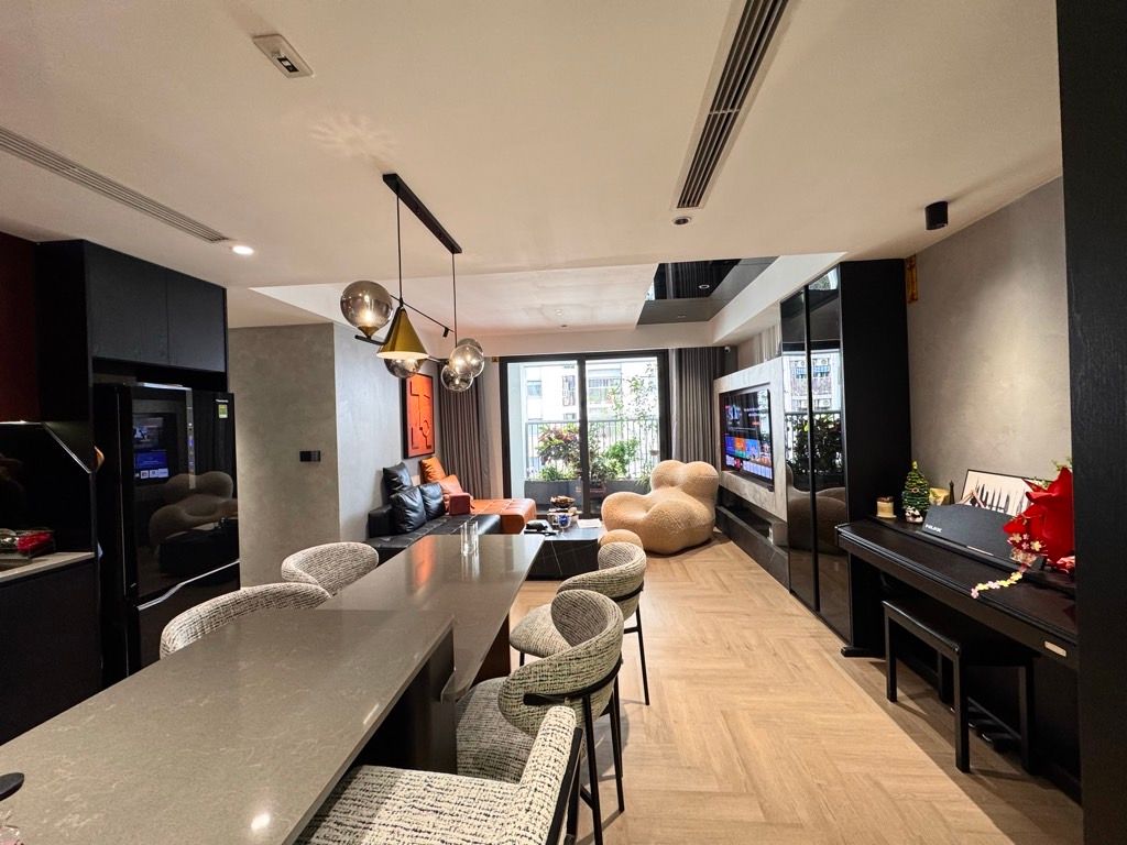 Bán nhà Tây Nam Linh Đàm - diện tích 96m2 17 tầng - Lô góc, view hồ - giá 10,5 tỷ