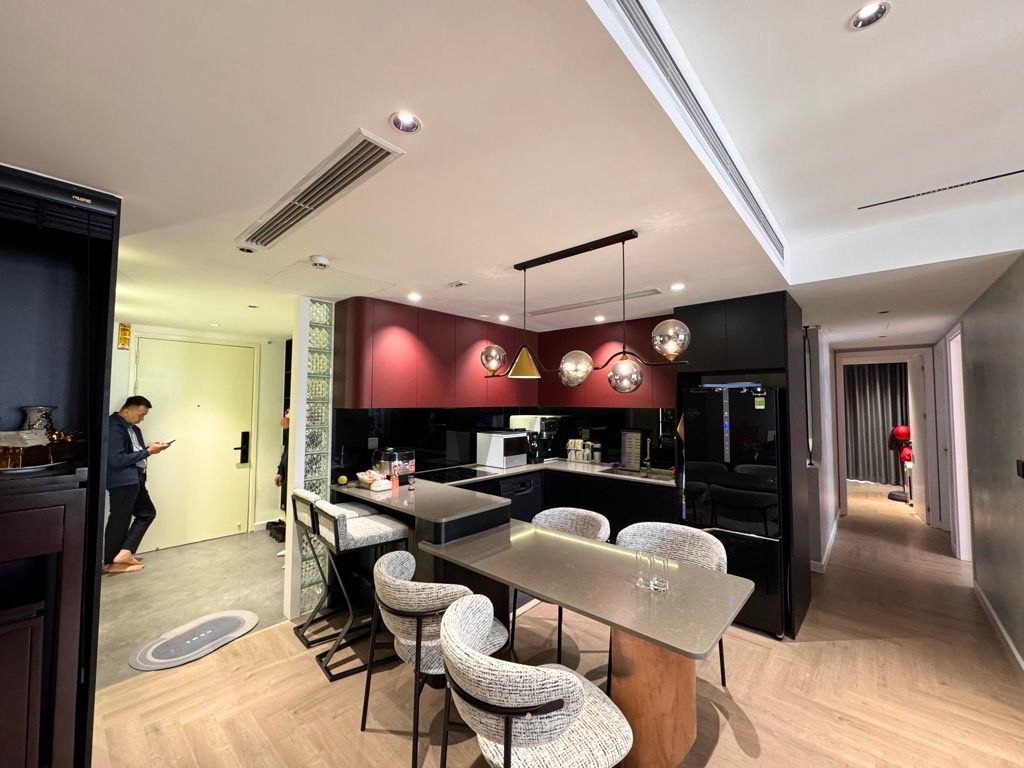 Bán nhà Tây Nam Linh Đàm - diện tích 96m2 17 tầng - Lô góc, view hồ - giá 10,5 tỷ