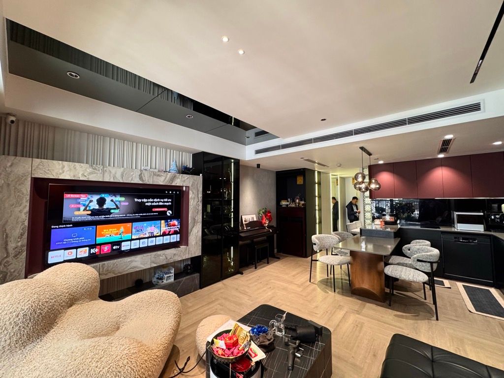 Bán nhà Tây Nam Linh Đàm - diện tích 96m2 17 tầng - Lô góc, view hồ - giá 10,5 tỷ