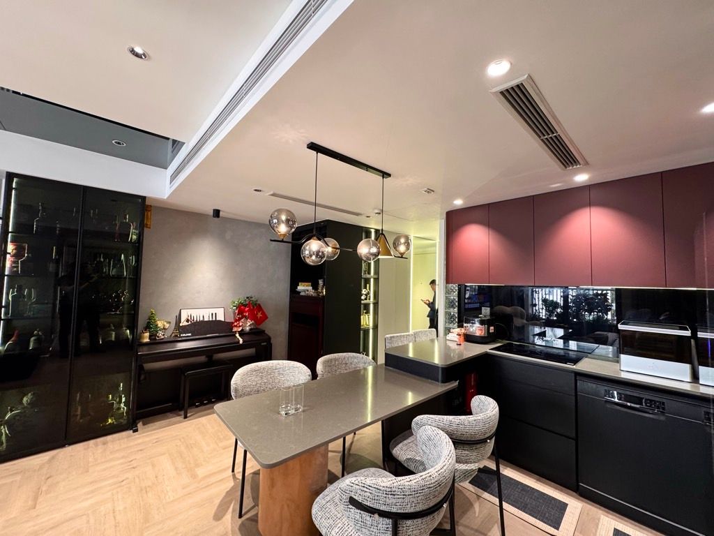 Bán nhà Tây Nam Linh Đàm - diện tích 96m2 17 tầng - Lô góc, view hồ - giá 10,5 tỷ