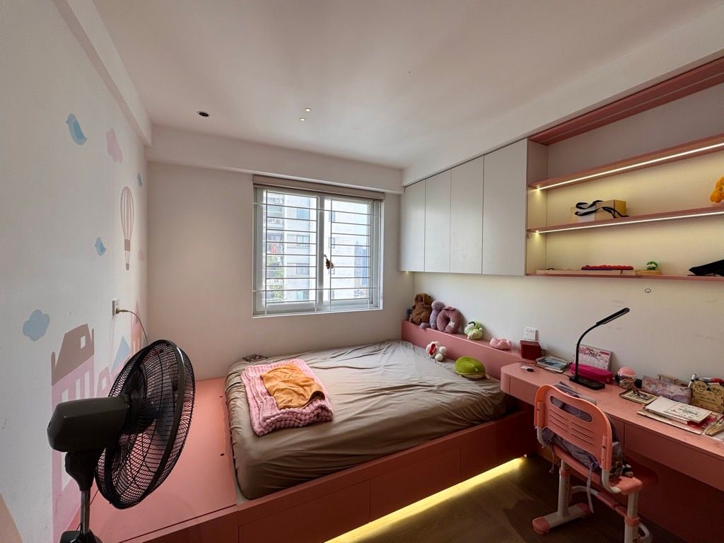 Bán nhà Tây Nam Linh Đàm - diện tích 96m2 17 tầng - Lô góc, view hồ - giá 10,5 tỷ