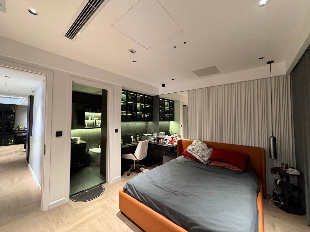 Bán nhà Tây Nam Linh Đàm - diện tích 96m2 17 tầng - Lô góc, view hồ - giá 10,5 tỷ