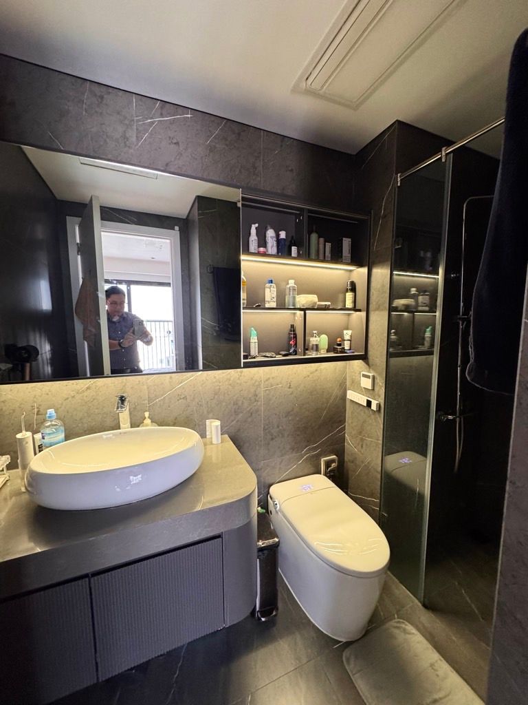 Bán nhà Tây Nam Linh Đàm - diện tích 96m2 17 tầng - Lô góc, view hồ - giá 10,5 tỷ