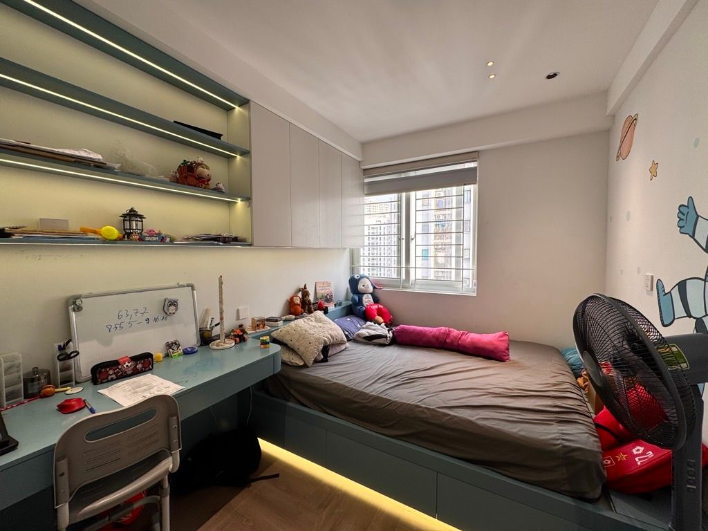 Bán nhà Tây Nam Linh Đàm - diện tích 96m2 17 tầng - Lô góc, view hồ - giá 10,5 tỷ