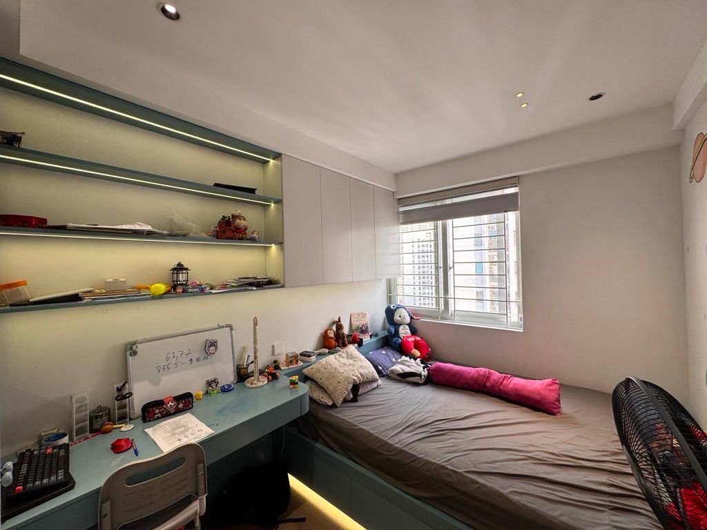 Bán nhà Tây Nam Linh Đàm - diện tích 96m2 17 tầng - Lô góc, view hồ - giá 10,5 tỷ