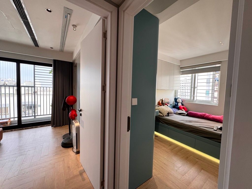 Bán nhà Tây Nam Linh Đàm - diện tích 96m2 17 tầng - Lô góc, view hồ - giá 10,5 tỷ