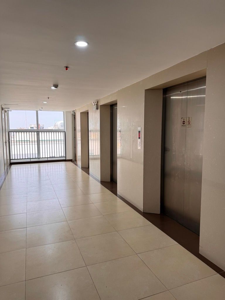 Bán nhà Tây Nam Linh Đàm - diện tích 96m2 17 tầng - Lô góc, view hồ - giá 10,5 tỷ